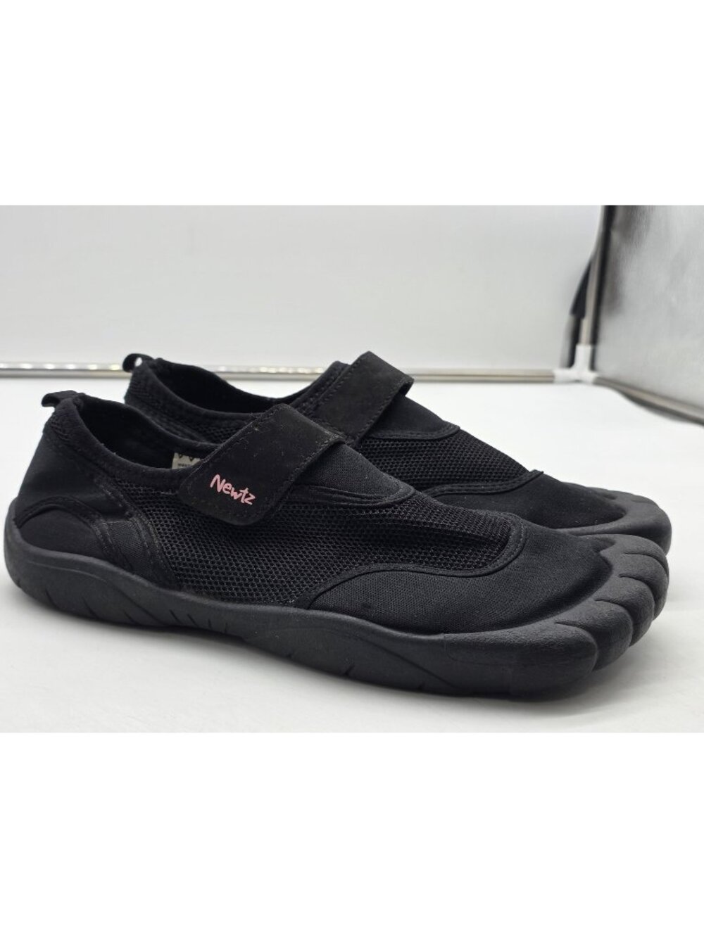 Newtz Shoes Womens Size 7.5 Black Mesh Water Swim Toe Strap Sneakers Stained